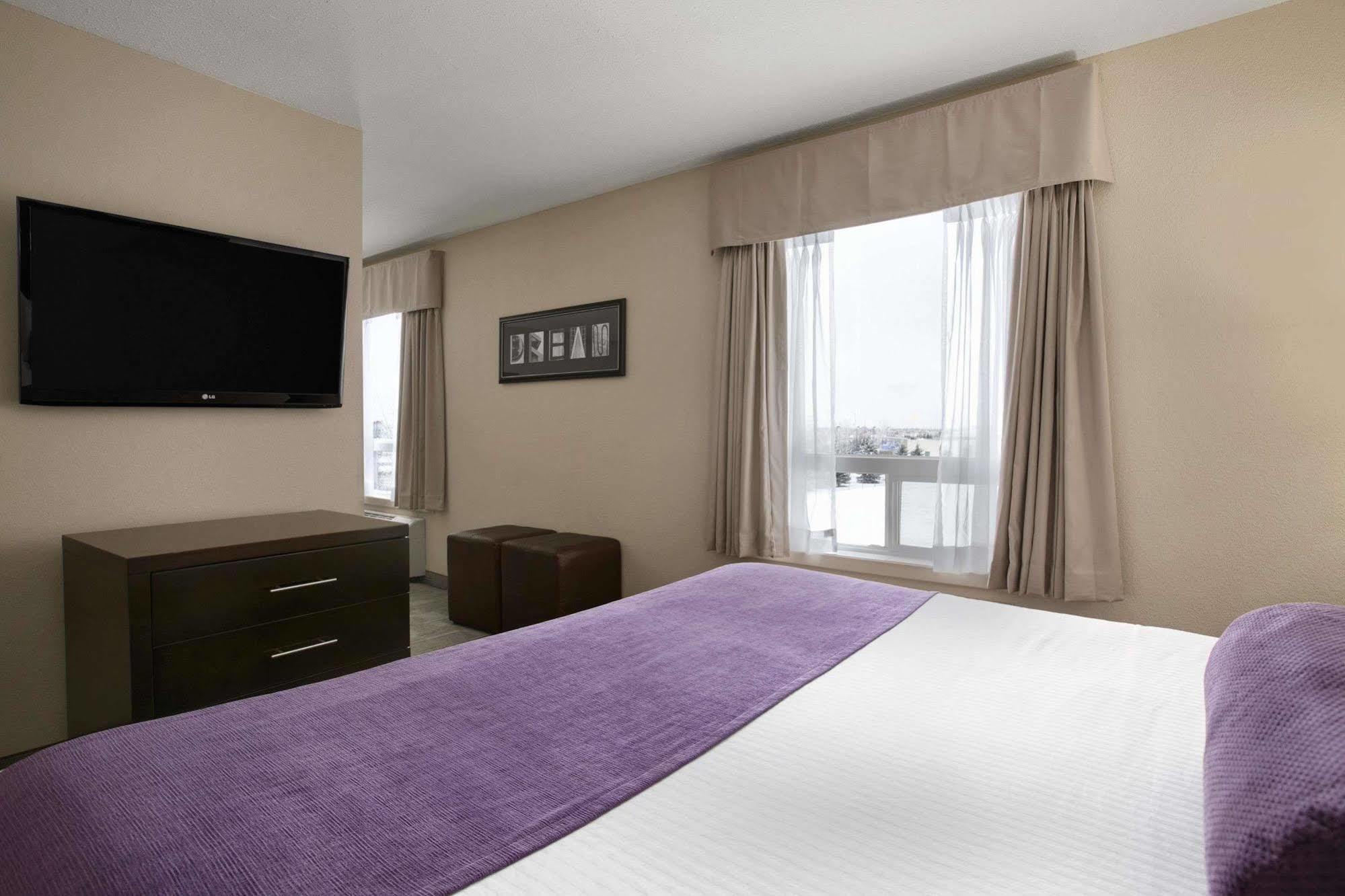 Days Inn By Wyndham Regina Dış mekan fotoğraf