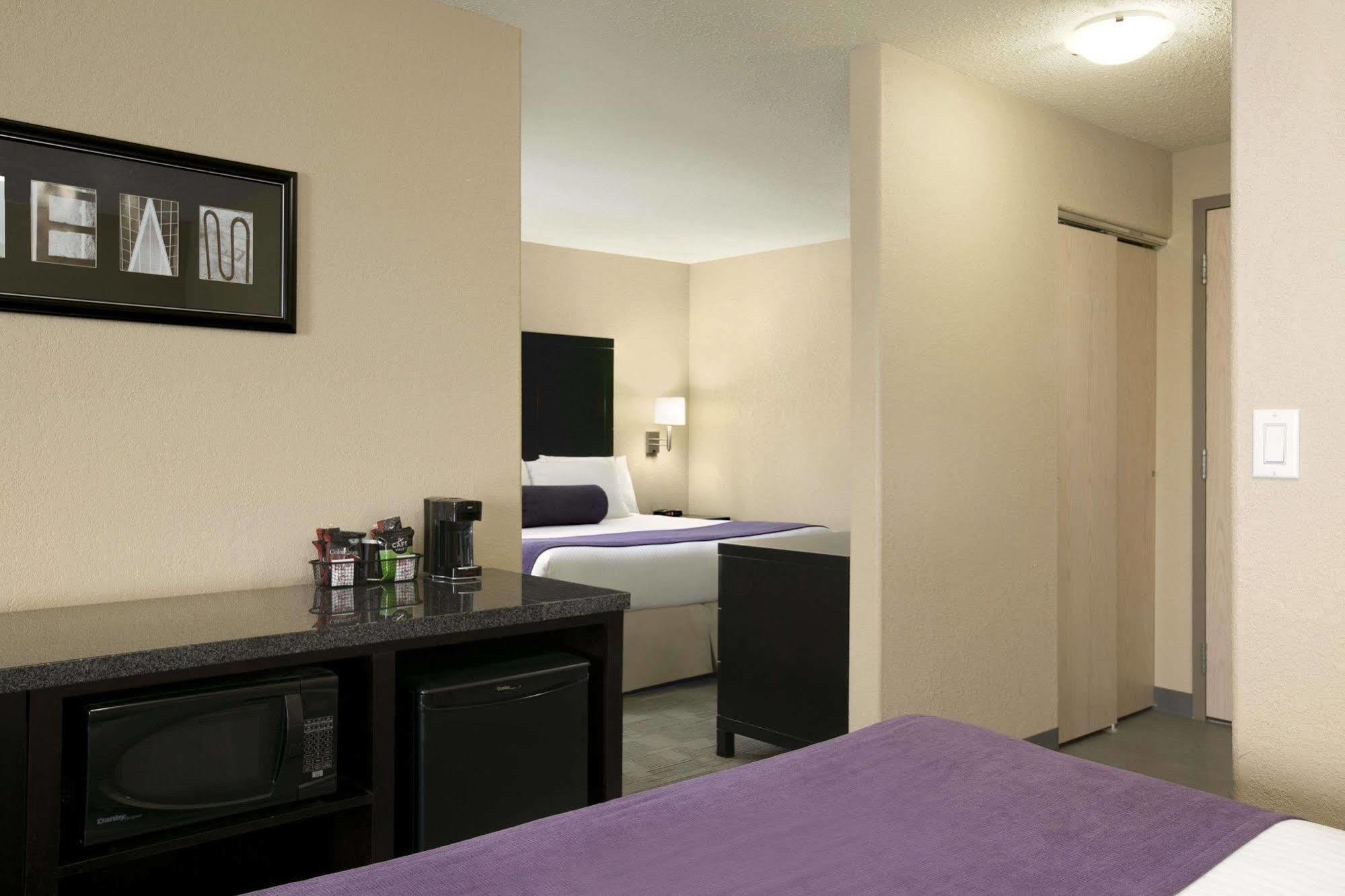 Days Inn By Wyndham Regina Dış mekan fotoğraf