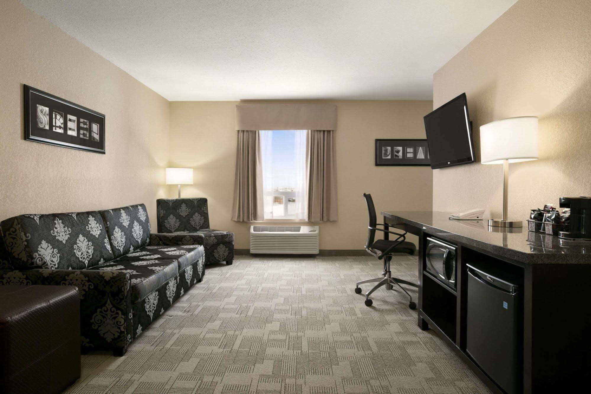 Days Inn By Wyndham Regina Dış mekan fotoğraf