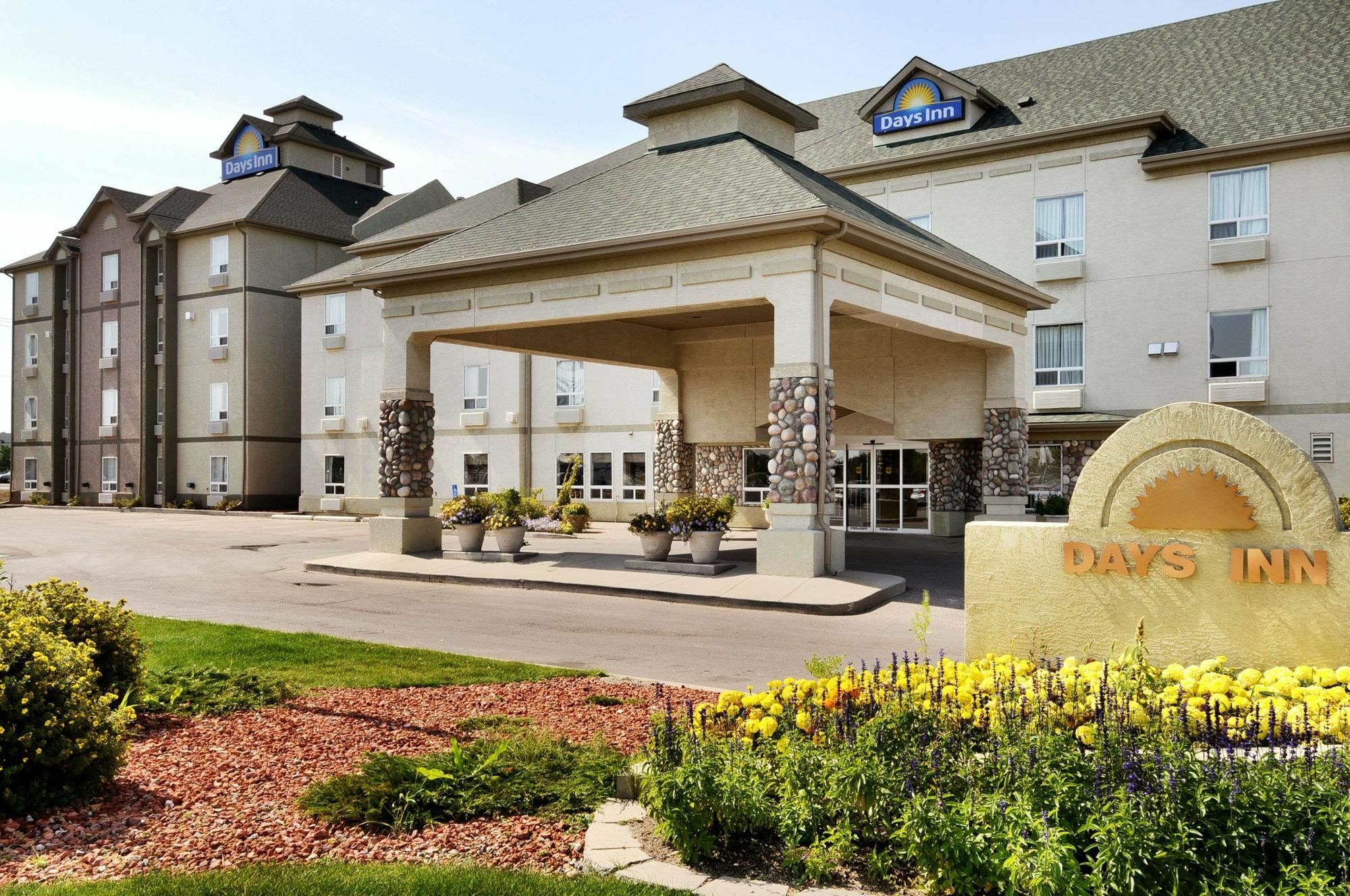 Days Inn By Wyndham Regina Dış mekan fotoğraf